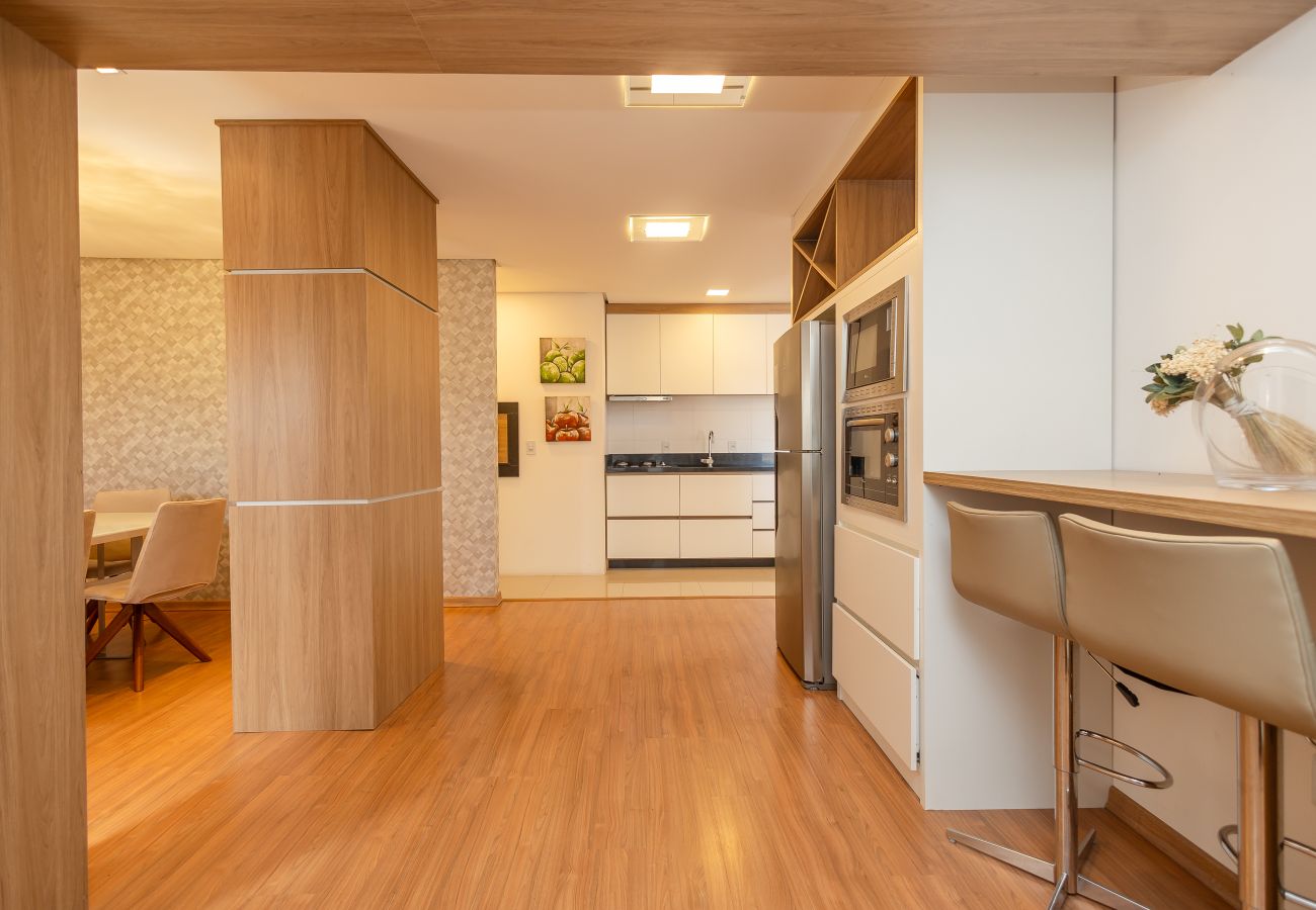 Apartamento em Gramado - Espaçoso Apto Alto Padrão 2 suítes junto ao centro