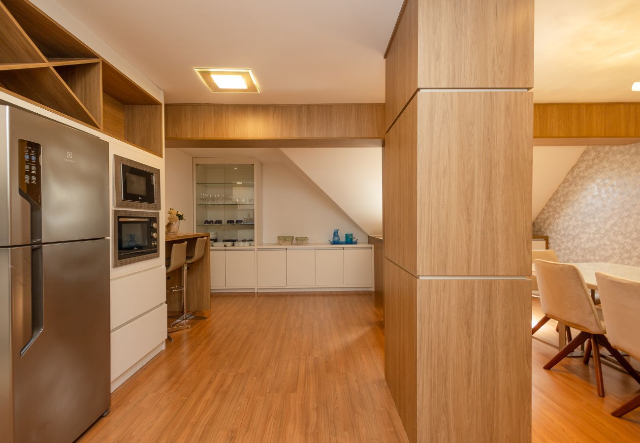 Apartamento em Gramado - Espaçoso Apto Alto Padrão 2 suítes junto ao centro