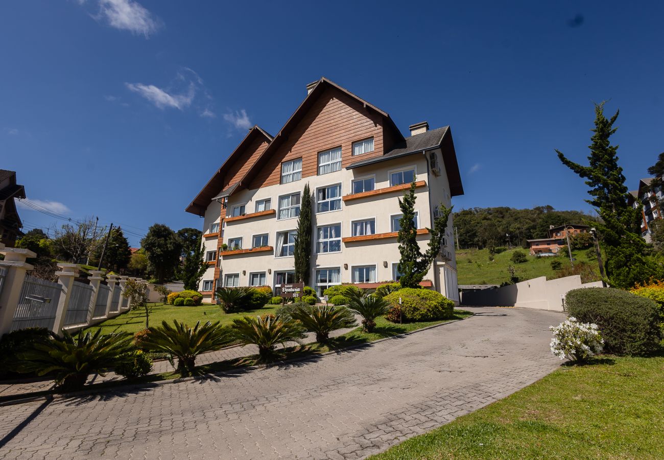 Apartamento em Gramado - Espaçoso Apto Alto Padrão 2 suítes junto ao centro