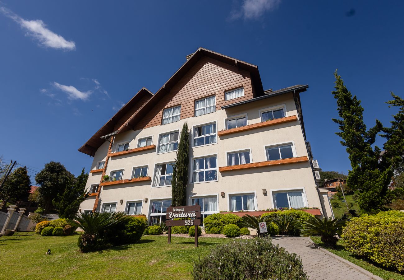 Apartamento em Gramado - Espaçoso Apto Alto Padrão 2 suítes junto ao centro