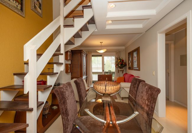 Apartamento em Gramado - Duplex 4D no coração de Gramado, 300m da R Coberta