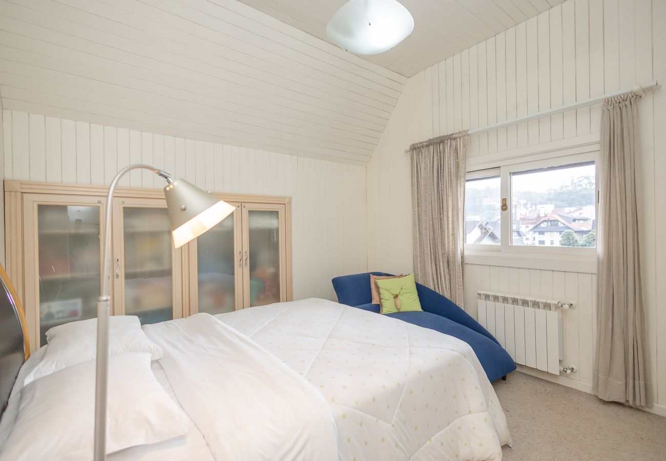 Apartamento em Gramado - Duplex 4D no coração de Gramado, 300m da R Coberta
