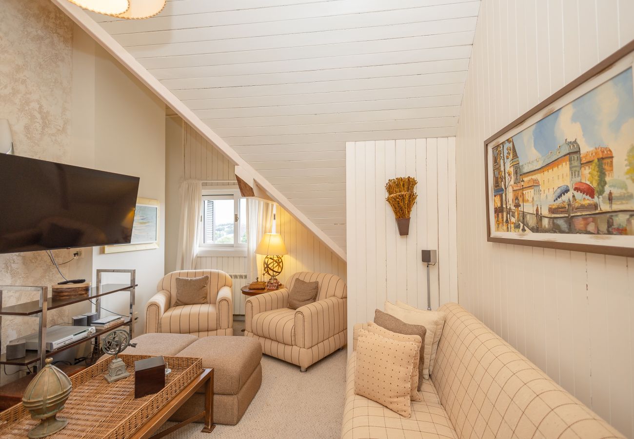 Apartamento em Gramado - Duplex 4D no coração de Gramado, 300m da R Coberta