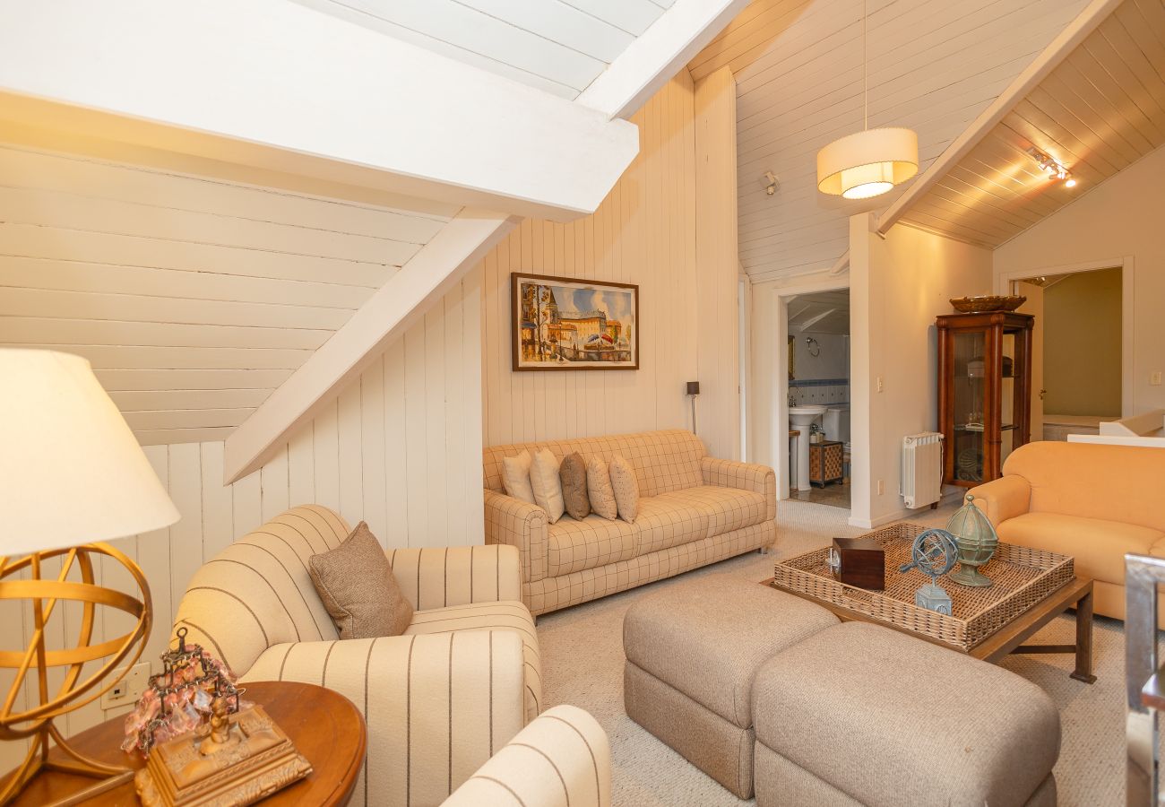 Apartamento em Gramado - Duplex 4D no coração de Gramado, 300m da R Coberta