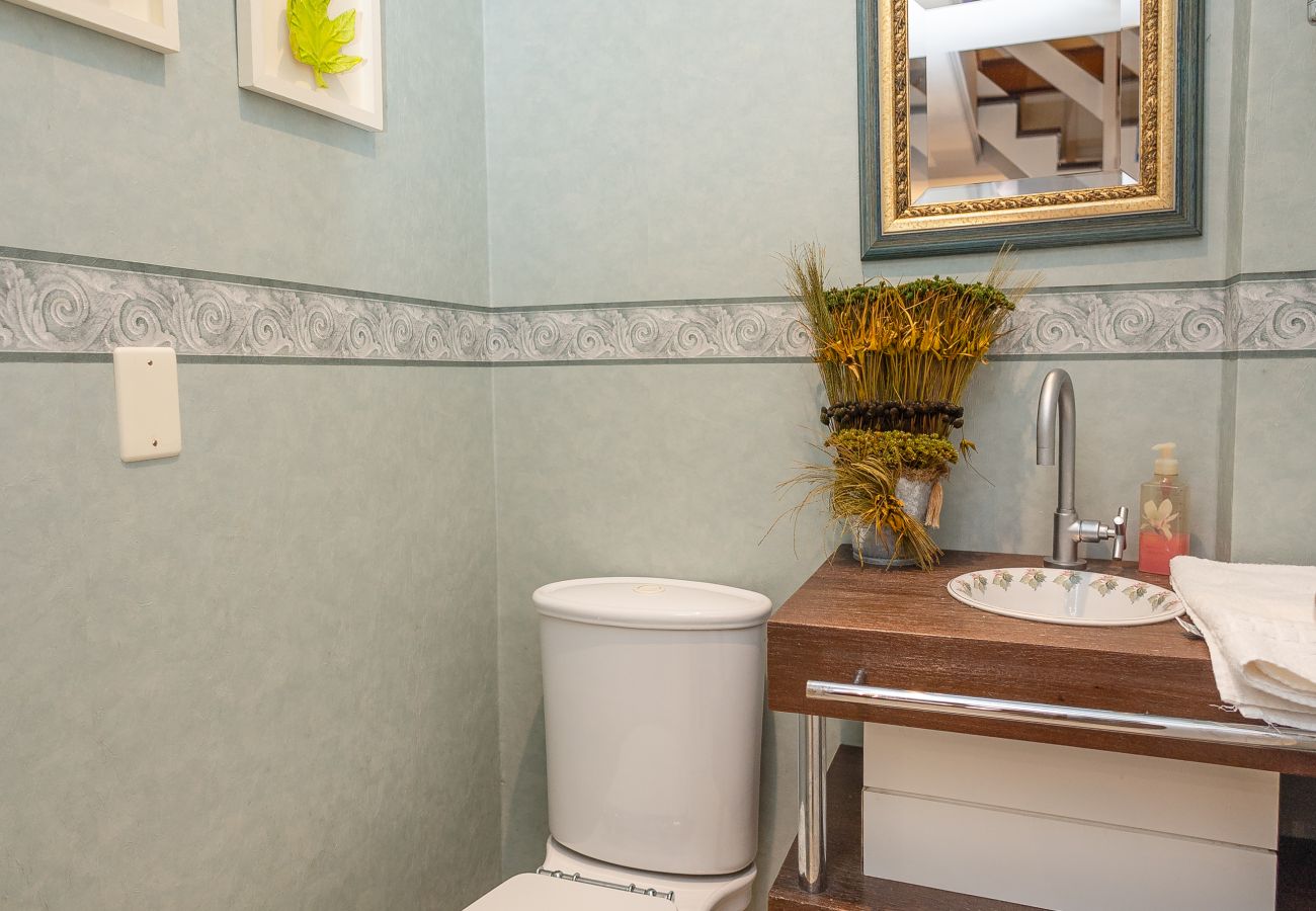 Apartamento em Gramado - Duplex 4D no coração de Gramado, 300m da R Coberta