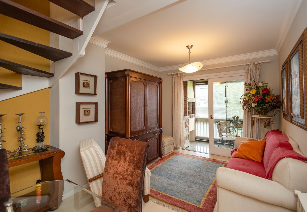 Apartamento em Gramado - Duplex 4D no coração de Gramado, 300m da R Coberta