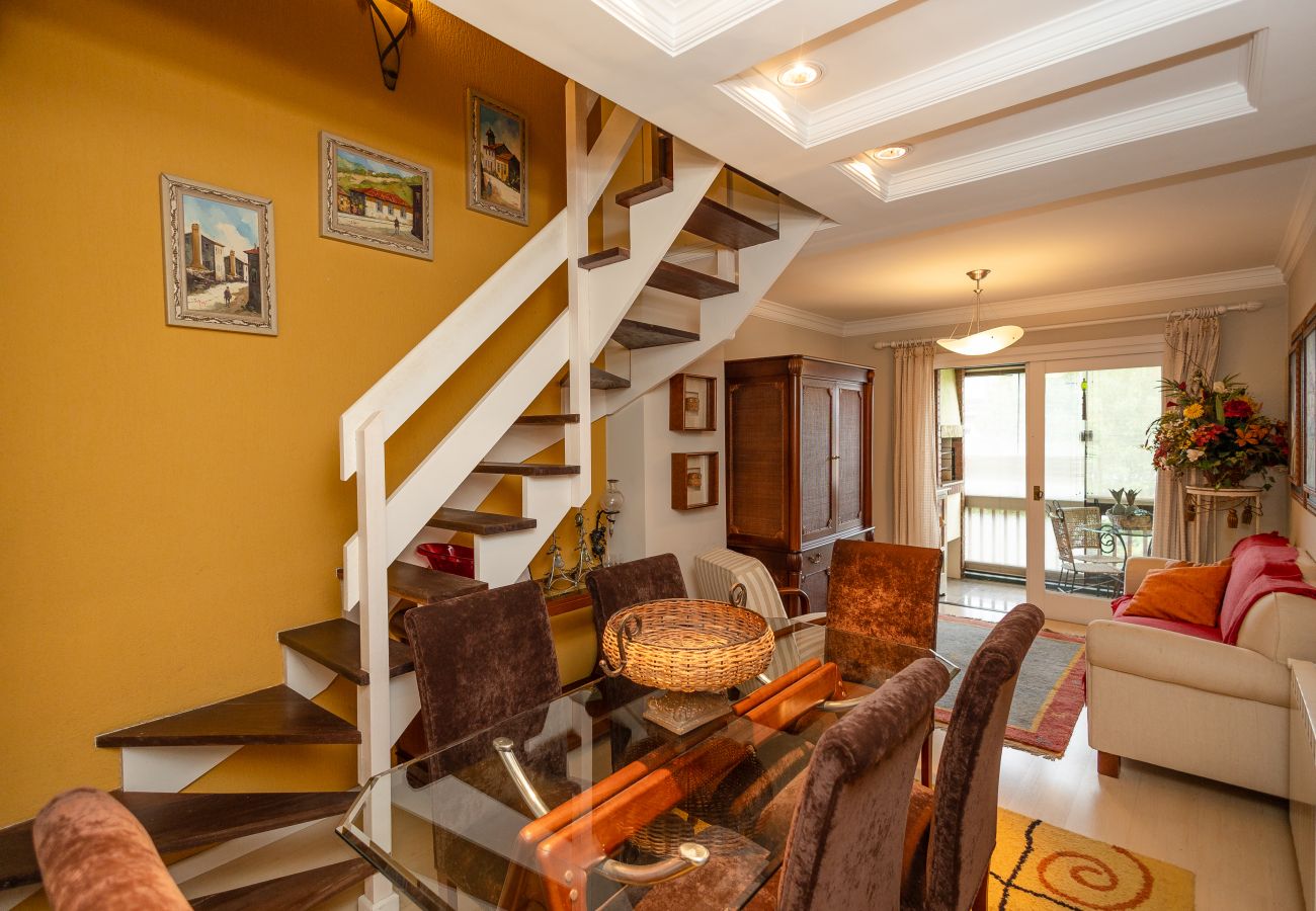Apartamento em Gramado - Duplex 4D no coração de Gramado, 300m da R Coberta
