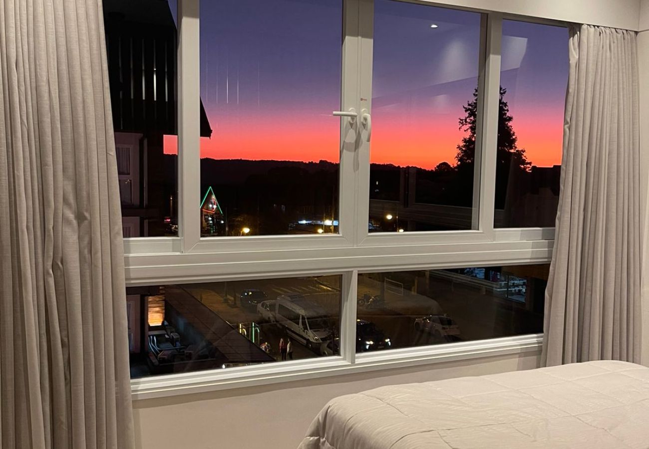 Apartamento em Gramado - Estúdio Moderno na Rua 24h, a 600m da Rua Coberta