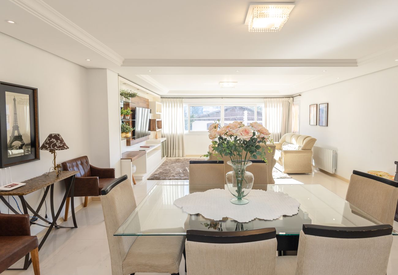 Apartamento em Gramado - Apto Amplo 3D (1 suíte), a 400m da R Coberta!