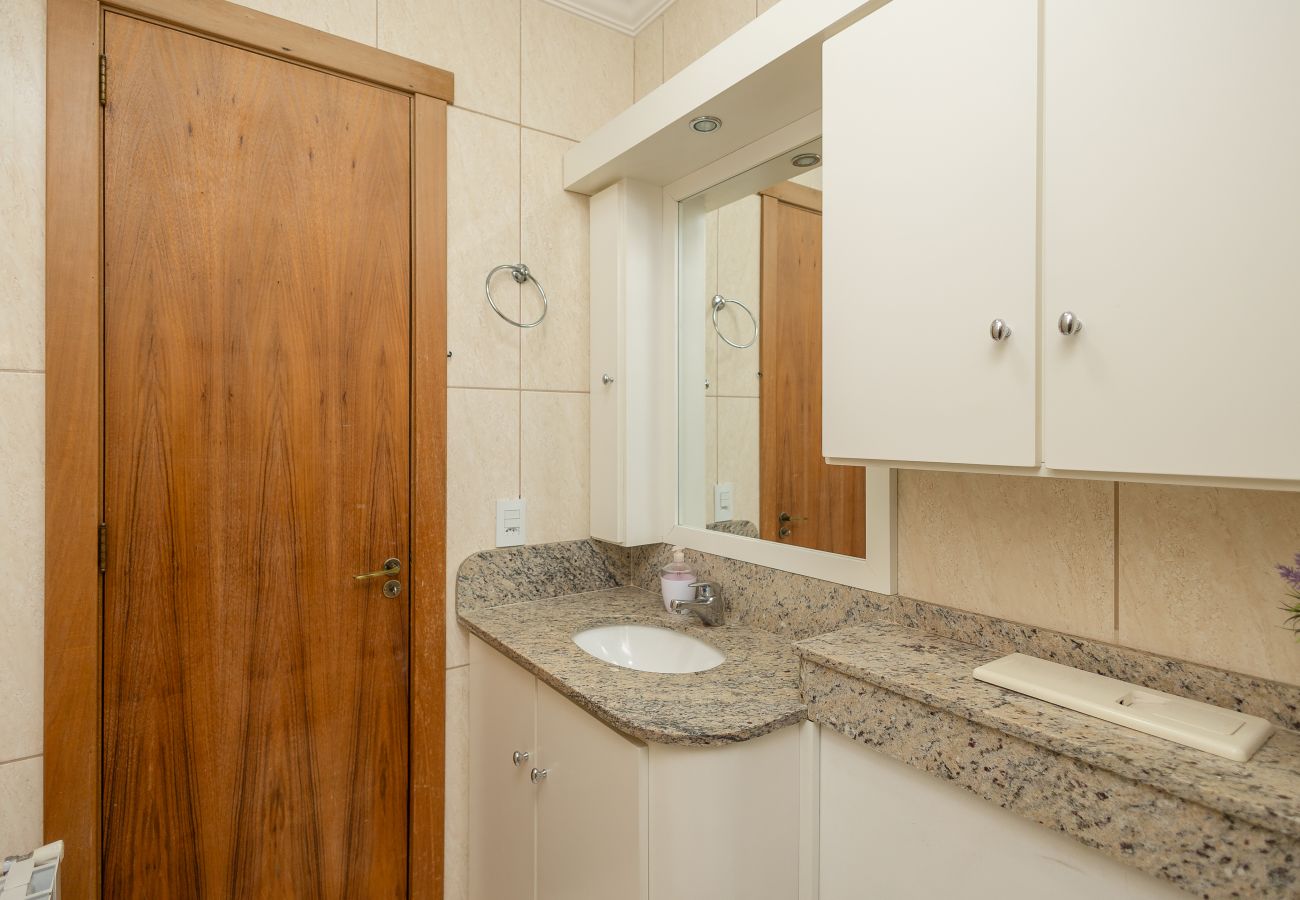 Apartamento em Gramado - Apto 2 dormitórios (1 suíte) junto ao centro
