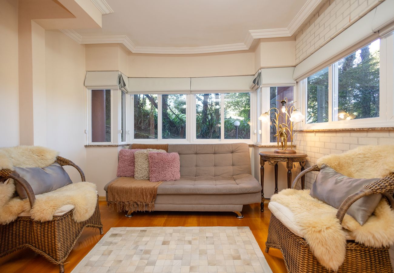 Apartamento em Gramado - Apto 2 dormitórios (1 suíte) junto ao centro