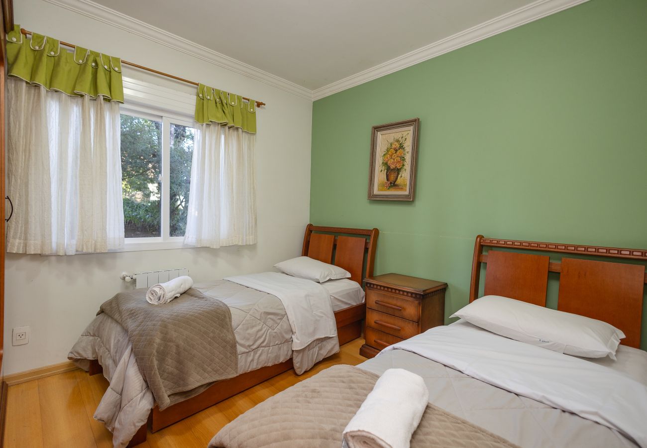 Apartamento em Gramado - Apto 2 dormitórios (1 suíte) junto ao centro