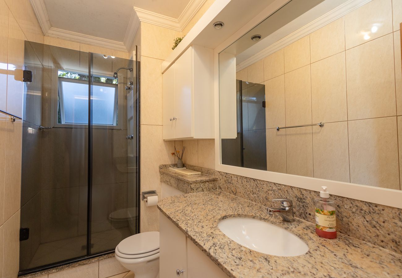 Apartamento em Gramado - Apto 2 dormitórios (1 suíte) junto ao centro