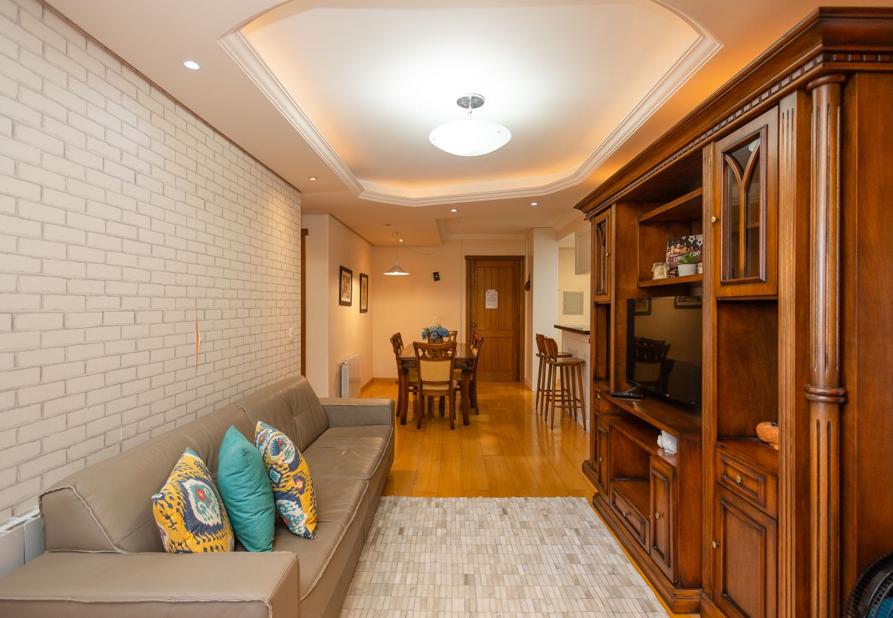 Apartamento em Gramado - Apto 2 dormitórios (1 suíte) junto ao centro