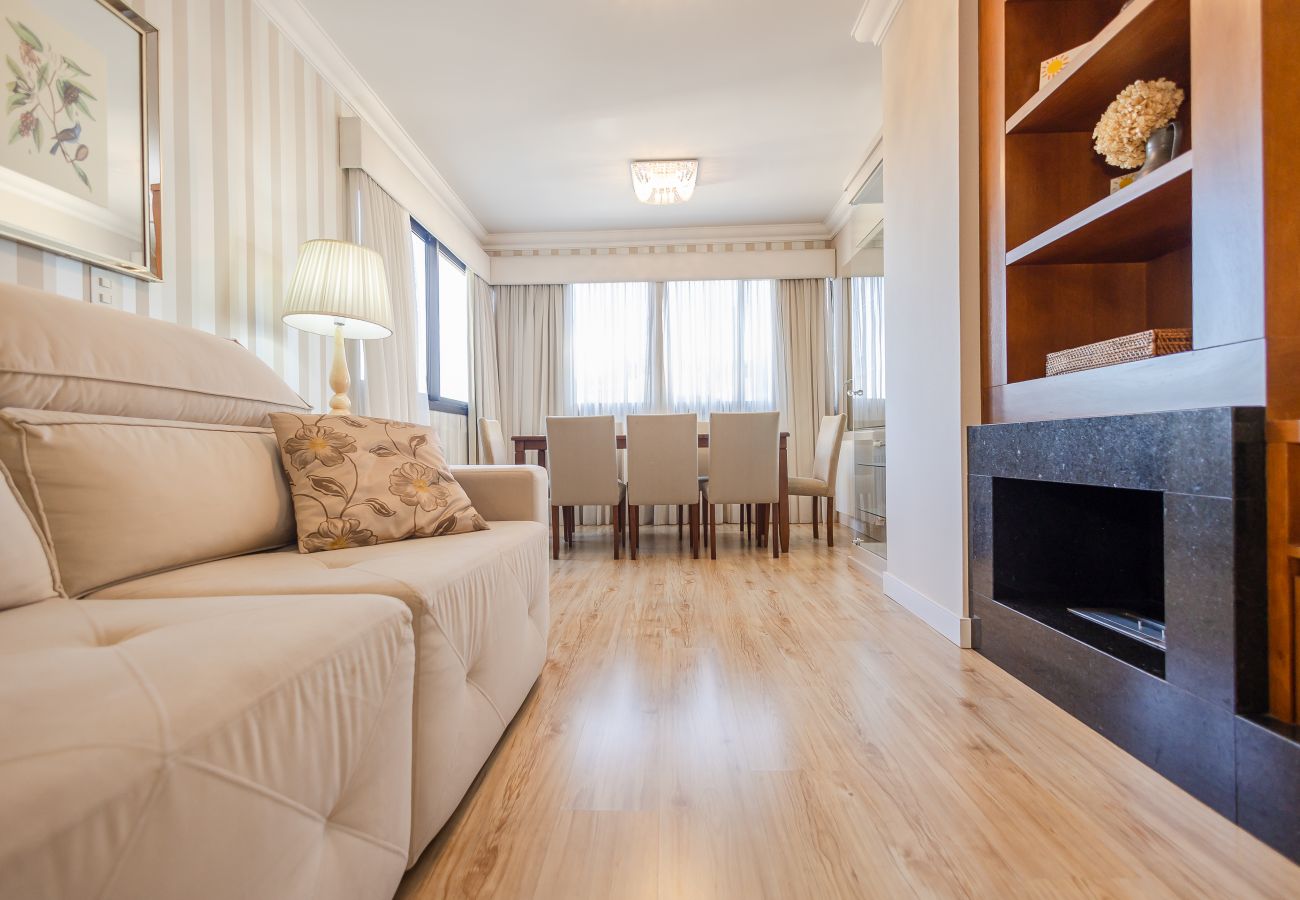 Apartamento em Gramado - Alto Padrão 2 dorm (1 suíte), a 150 m da R Coberta