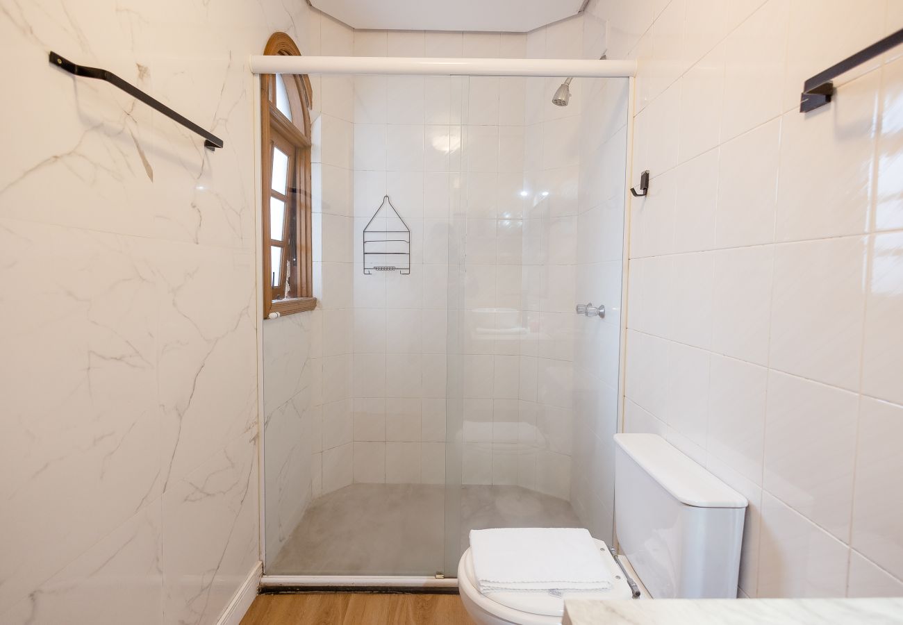 Apartamento em Gramado - Apto 4 quartos (2 suítes), 130 m da R Coberta