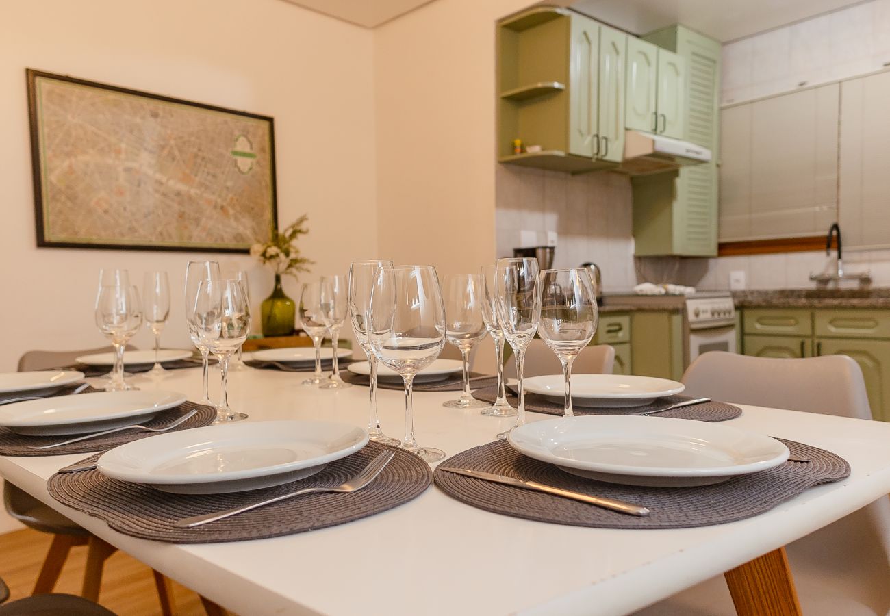 Apartamento em Gramado - Apto 4 quartos (2 suítes), 130 m da R Coberta