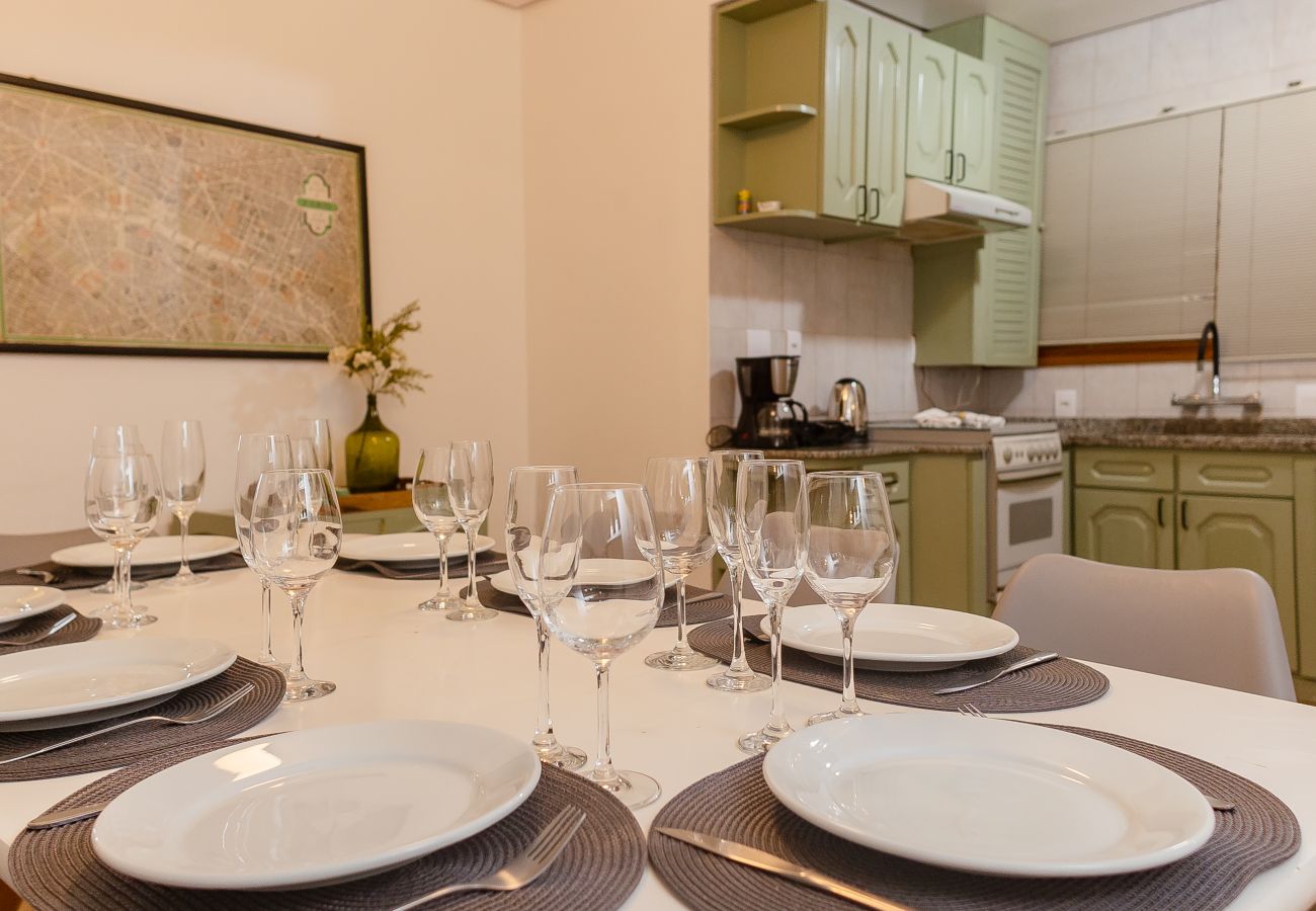 Apartamento em Gramado - Apto 4 quartos (2 suítes), 130 m da R Coberta