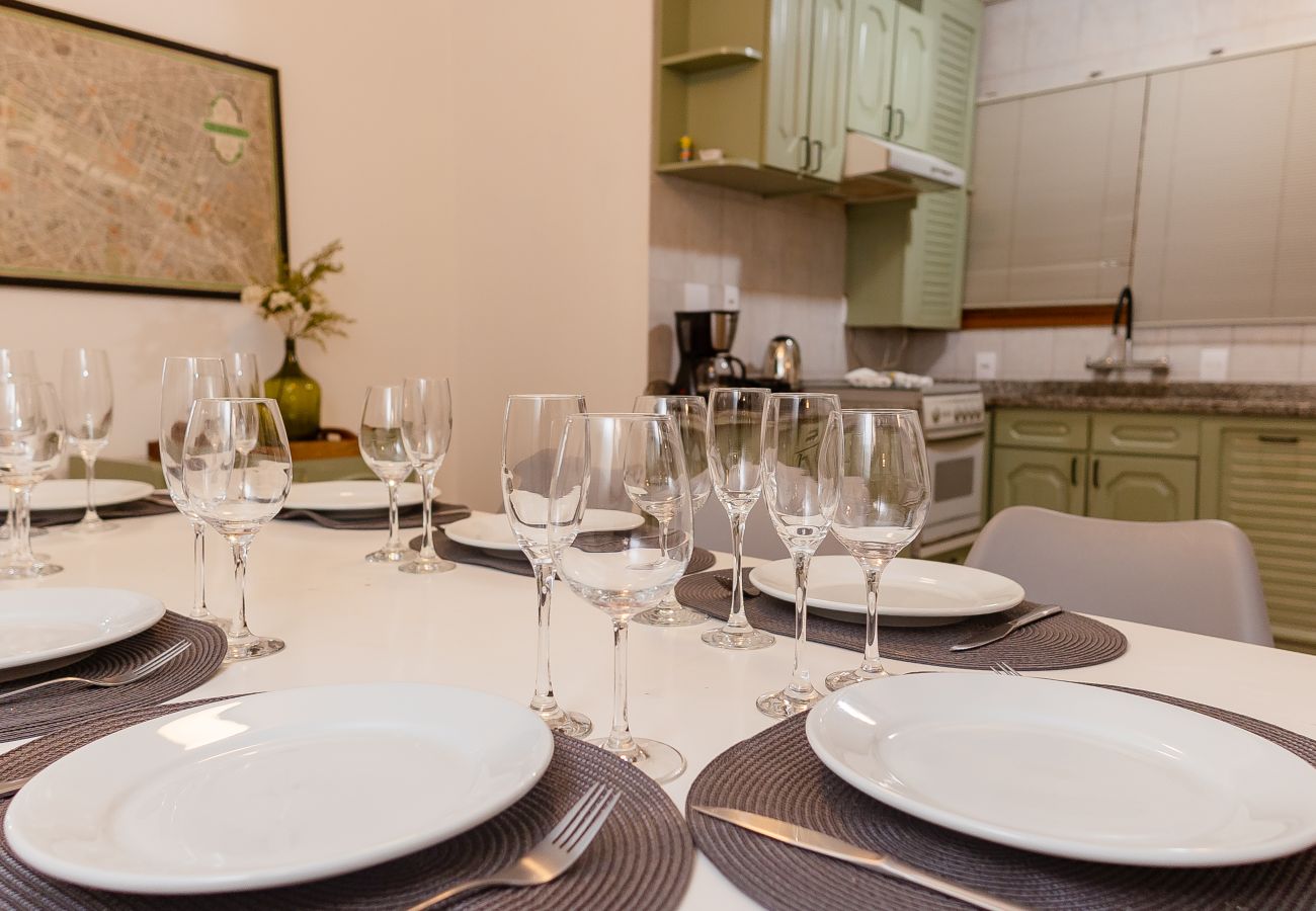 Apartamento em Gramado - Apto 4 quartos (2 suítes), 130 m da R Coberta