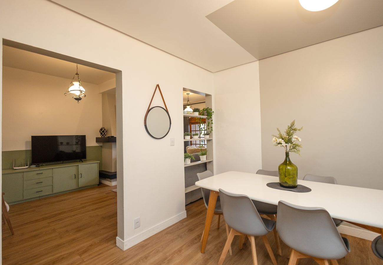 Apartamento em Gramado - Apto 4 quartos (2 suítes), 130 m da R Coberta