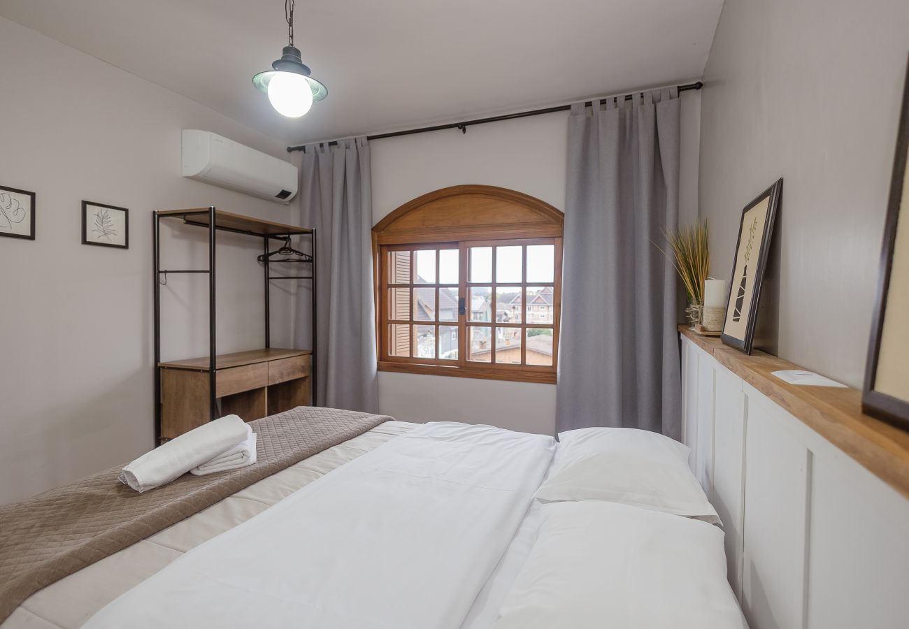 Apartamento em Gramado - Apto 4 quartos (2 suítes), 130 m da R Coberta