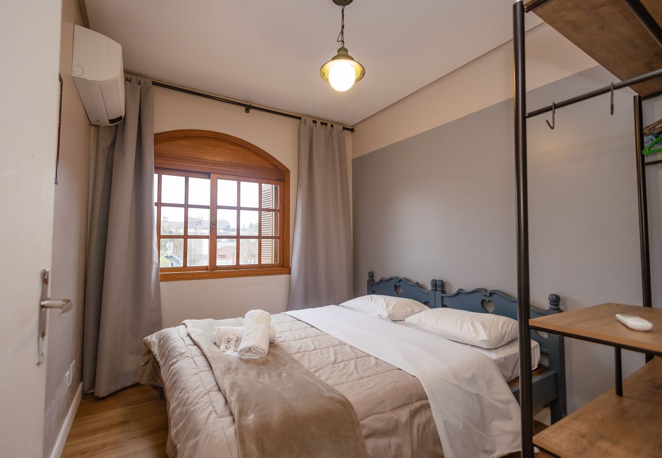 Apartamento em Gramado - Apto 4 quartos (2 suítes), 130 m da R Coberta