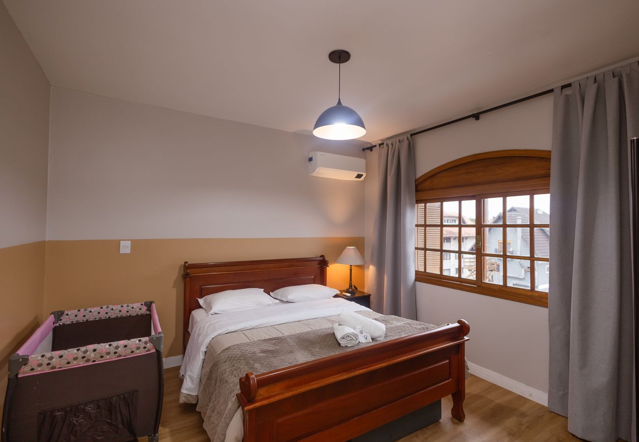 Apartamento em Gramado - Apto 4 quartos (2 suítes), 130 m da R Coberta