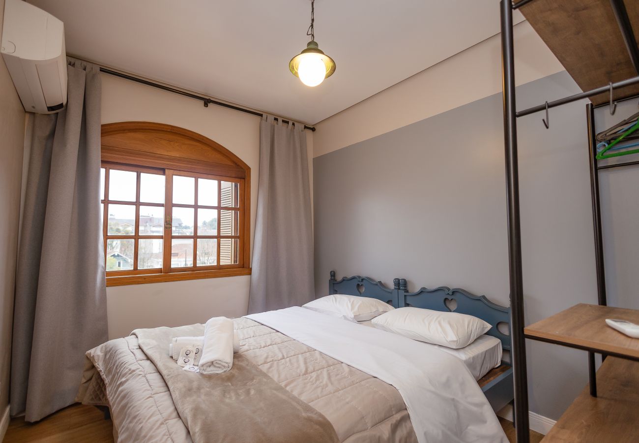 Apartamento em Gramado - Apto 4 quartos (2 suítes), 130 m da R Coberta