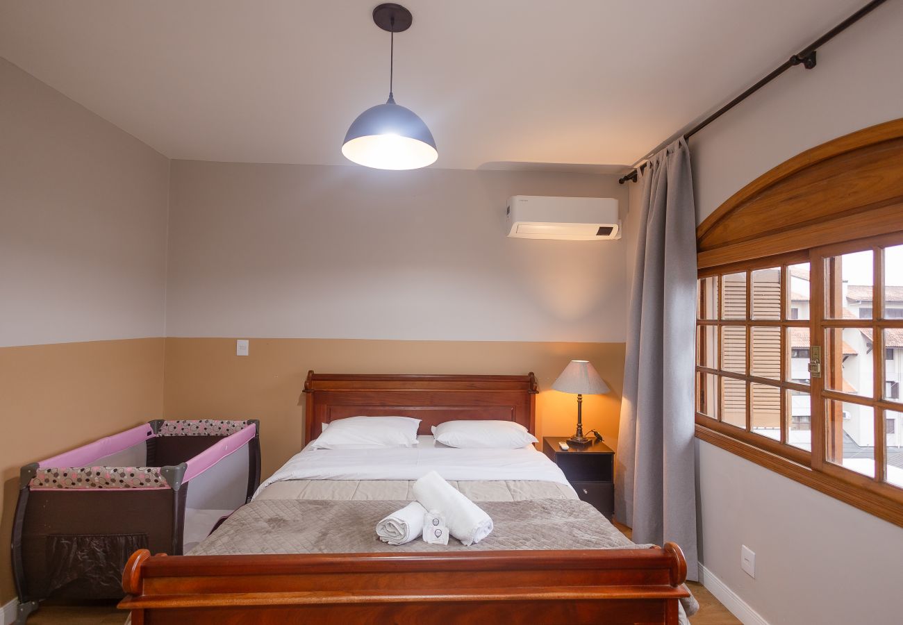 Apartamento em Gramado - Apto 4 quartos (2 suítes), 130 m da R Coberta
