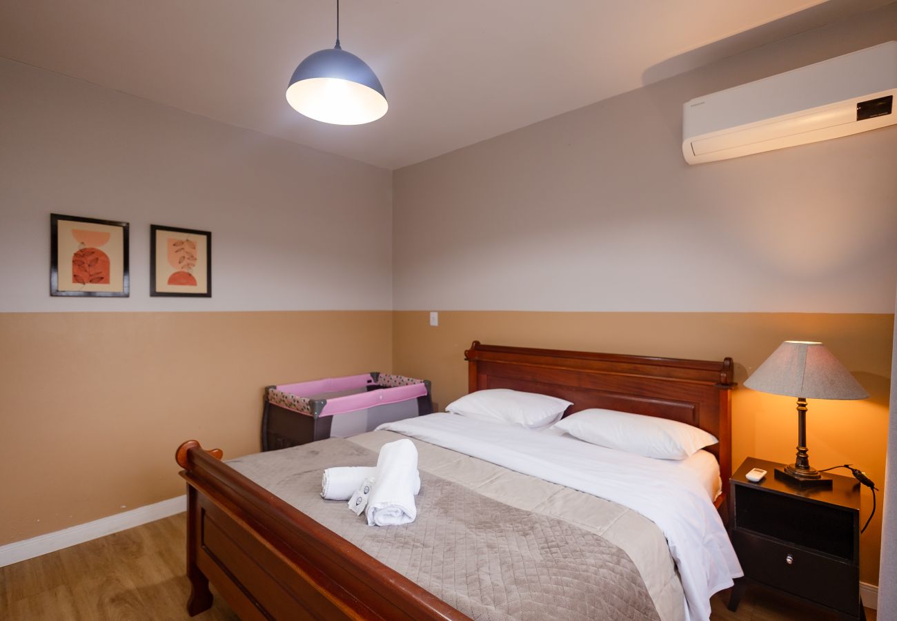 Apartamento em Gramado - Apto 4 quartos (2 suítes), 130 m da R Coberta