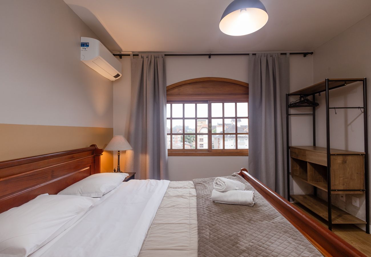 Apartamento em Gramado - Apto 4 quartos (2 suítes), 130 m da R Coberta