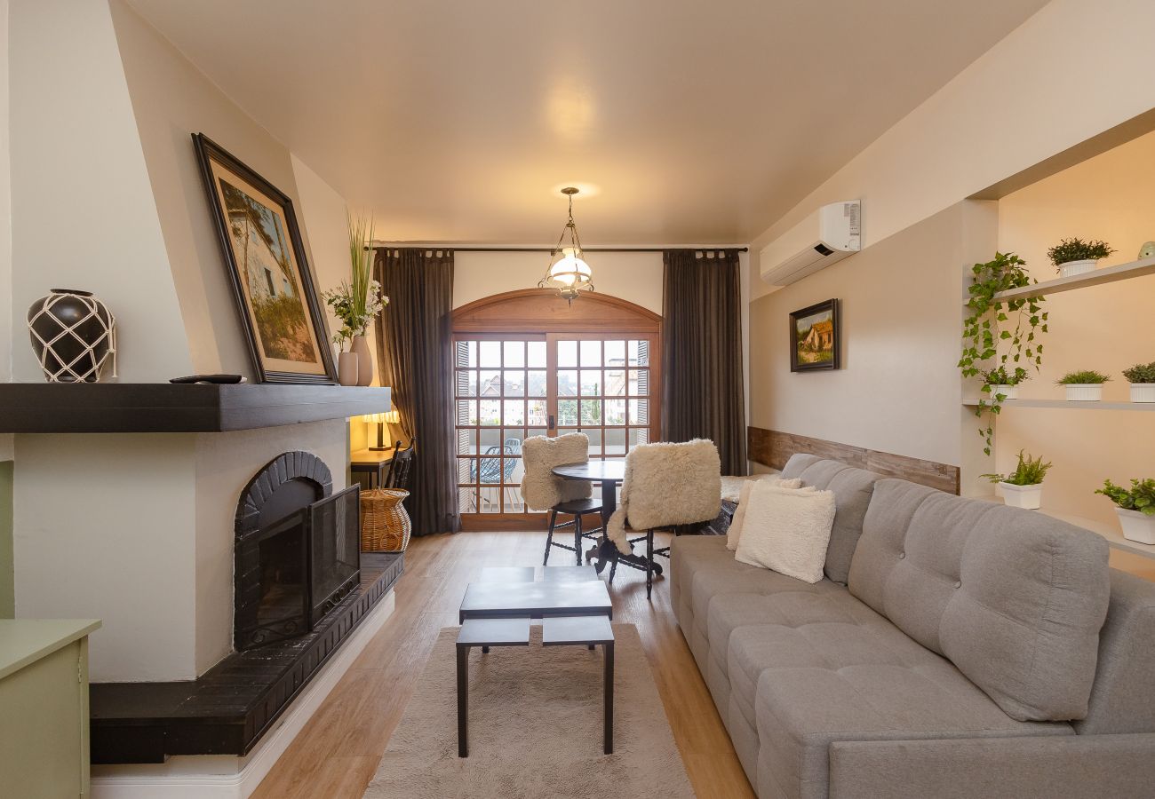 Apartamento em Gramado - Apto 4 quartos (2 suítes), 130 m da R Coberta