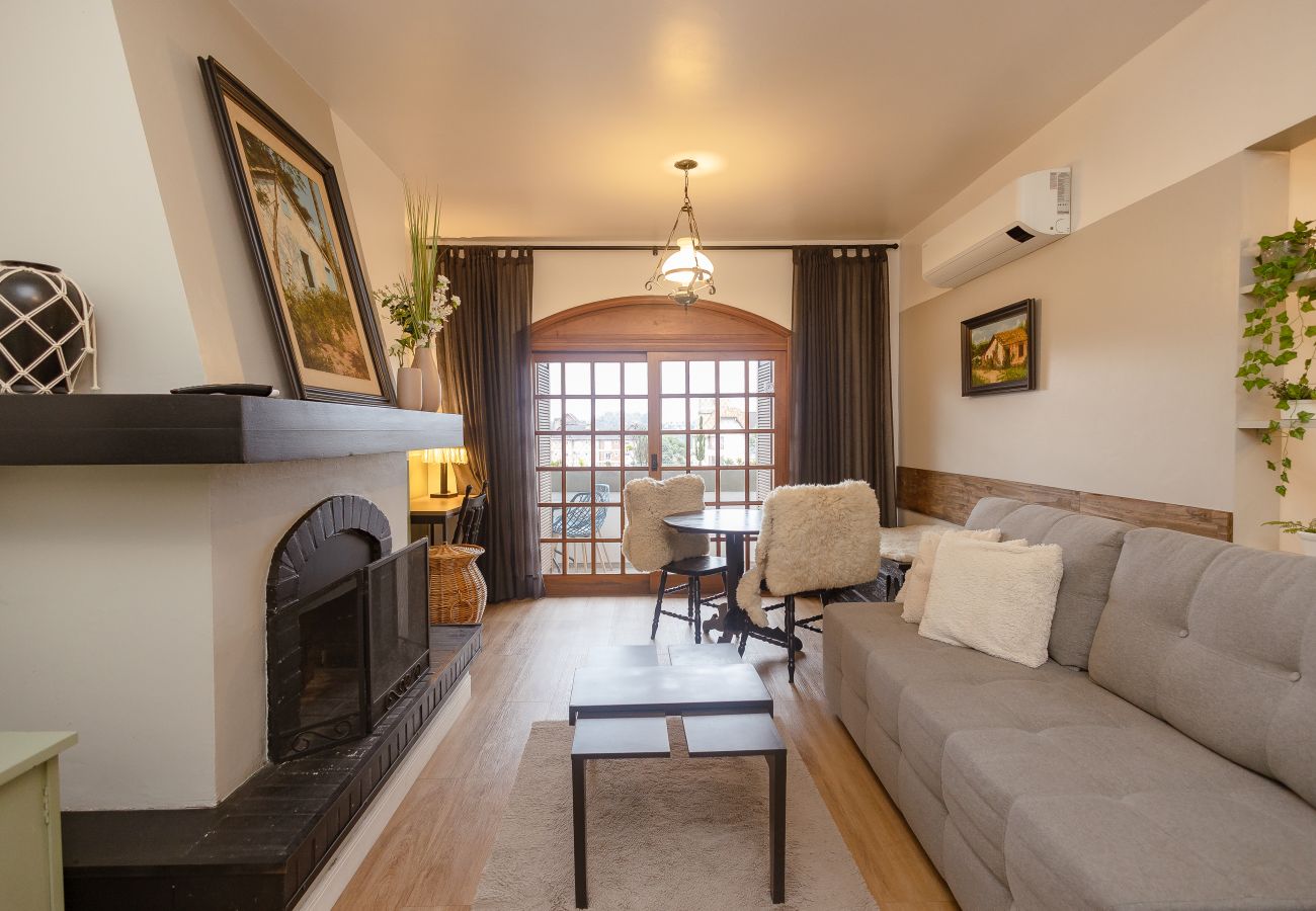 Apartamento em Gramado - Apto 4 quartos (2 suítes), 130 m da R Coberta