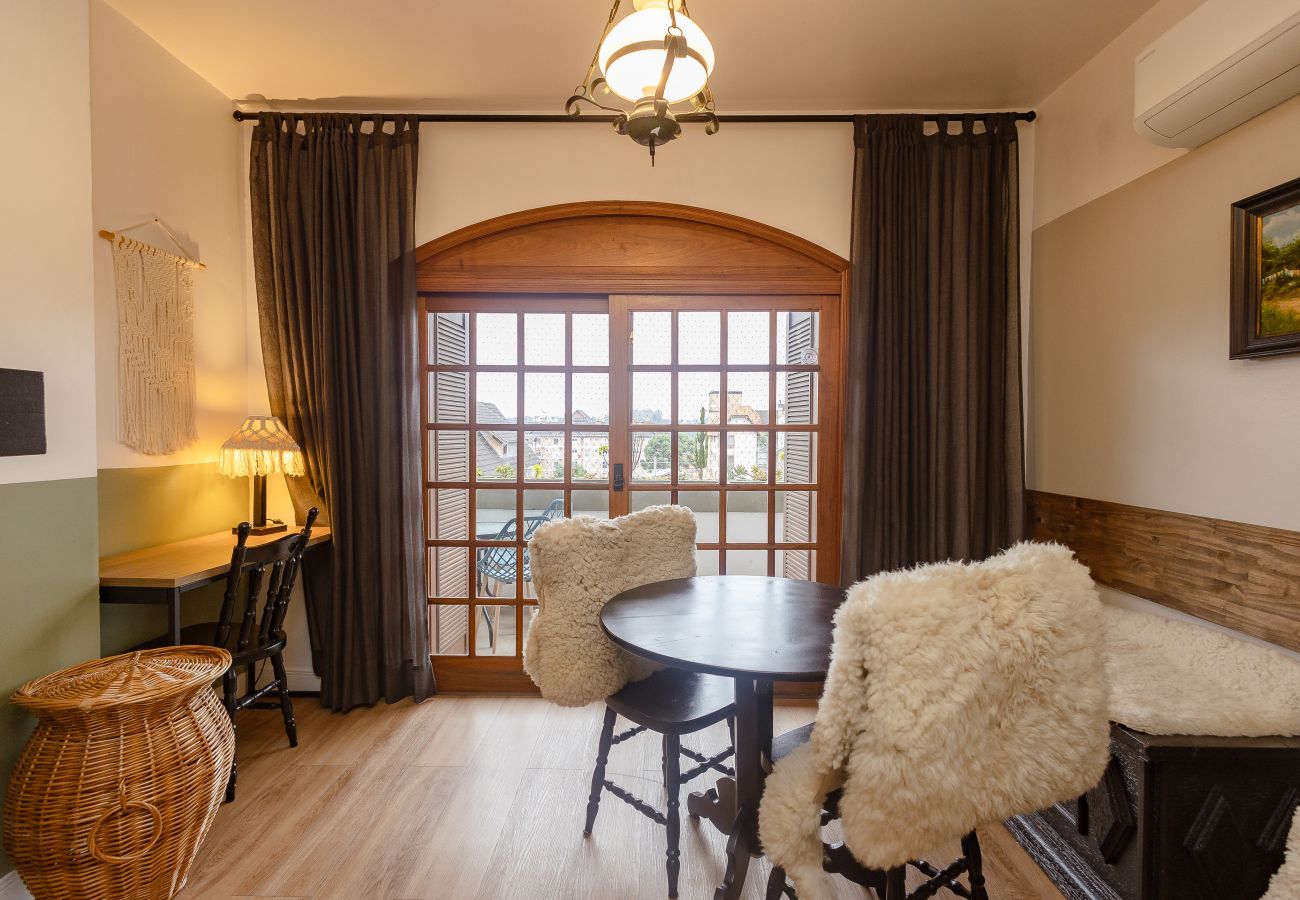 Apartamento em Gramado - Apto 4 quartos (2 suítes), 130 m da R Coberta