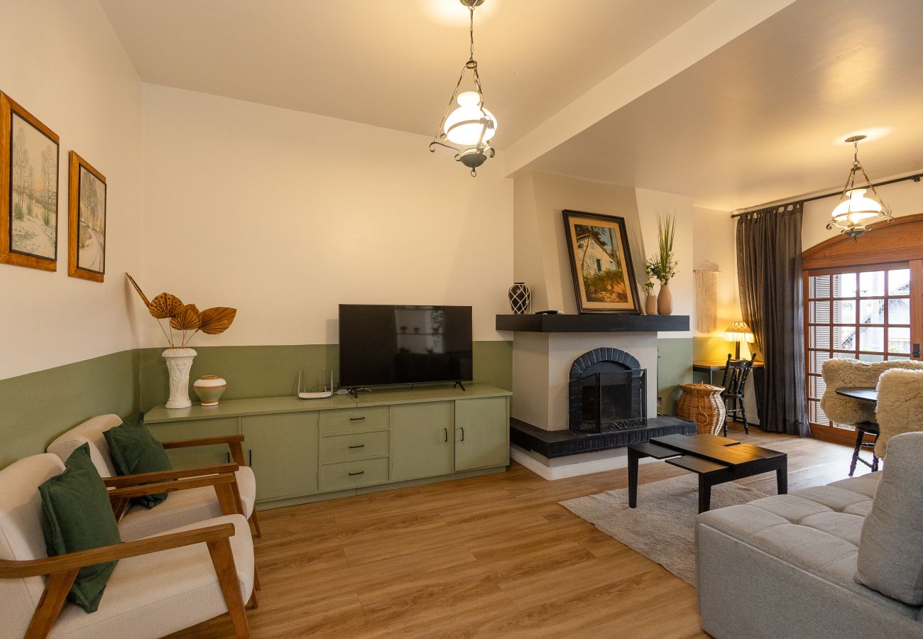 Apartamento em Gramado - Apto 4 quartos (2 suítes), 130 m da R Coberta