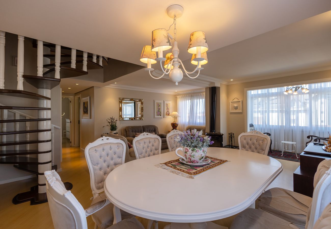 Apartamento em Gramado - DUPLEX, 4 suítes, 2 vagas no coração de Gramado