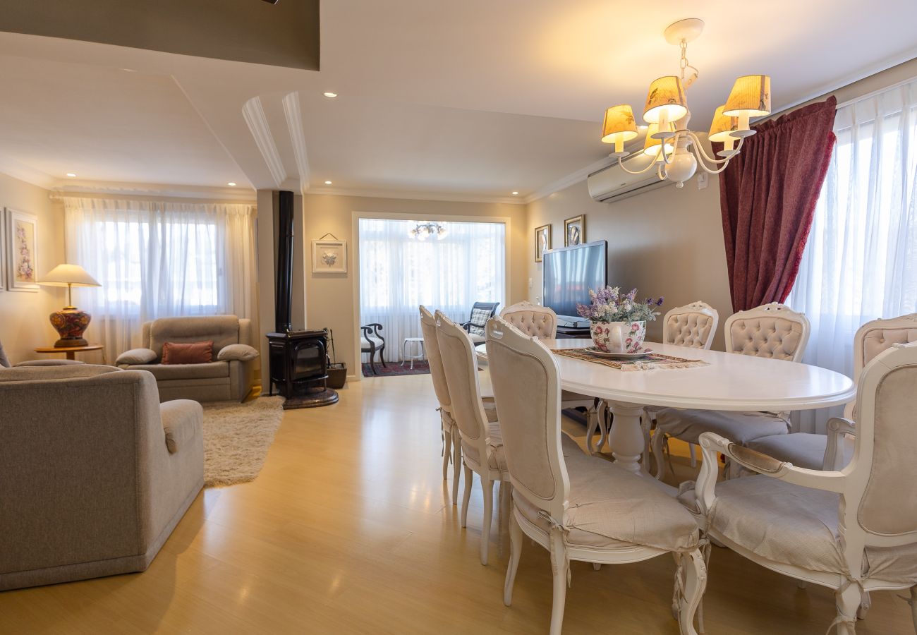 Apartamento em Gramado - DUPLEX, 4 suítes, 2 vagas no coração de Gramado