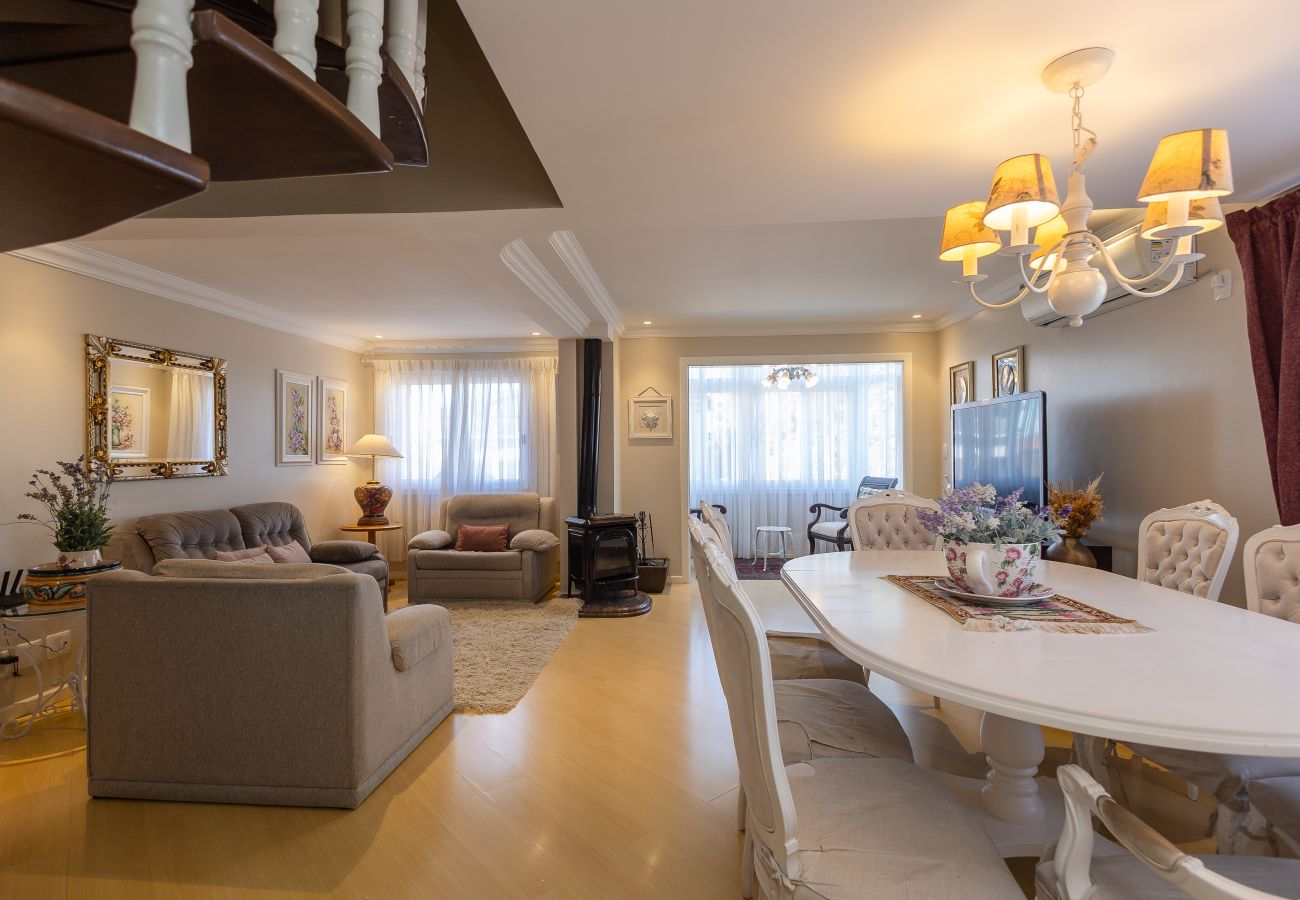 Apartamento em Gramado - DUPLEX, 4 suítes, 2 vagas no coração de Gramado