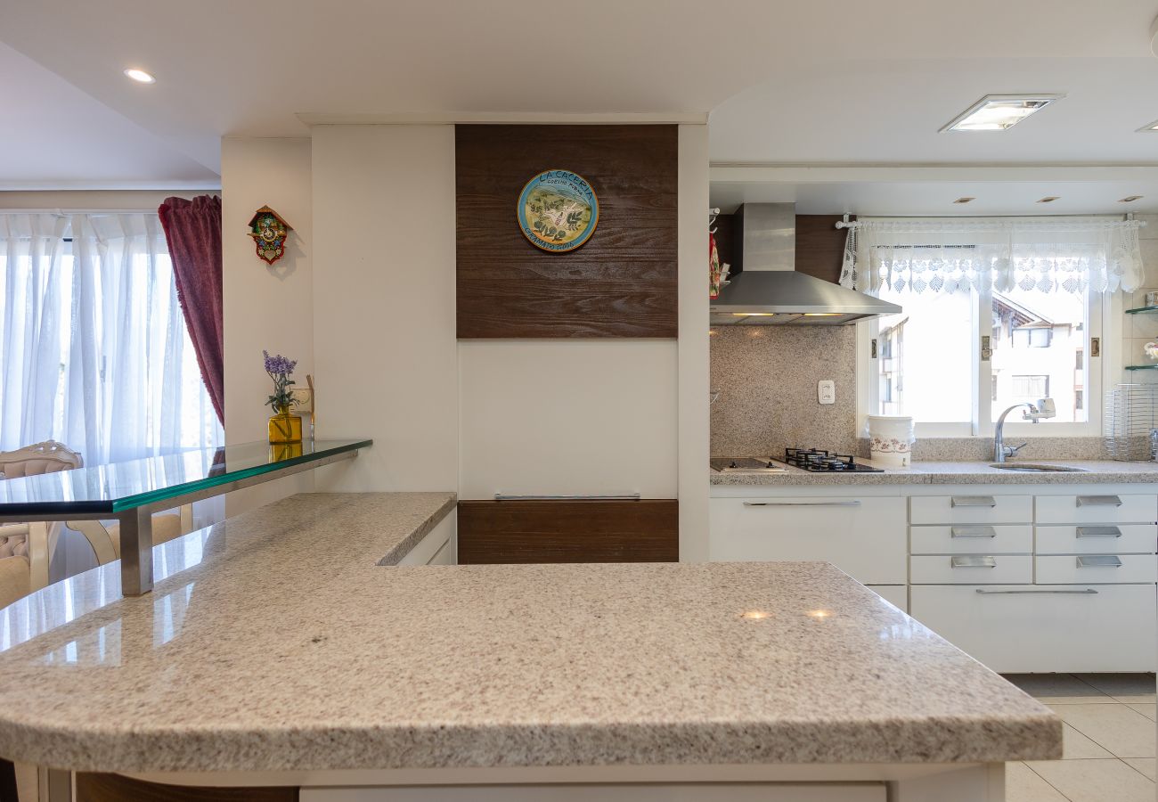 Apartamento em Gramado - DUPLEX, 4 suítes, 2 vagas no coração de Gramado