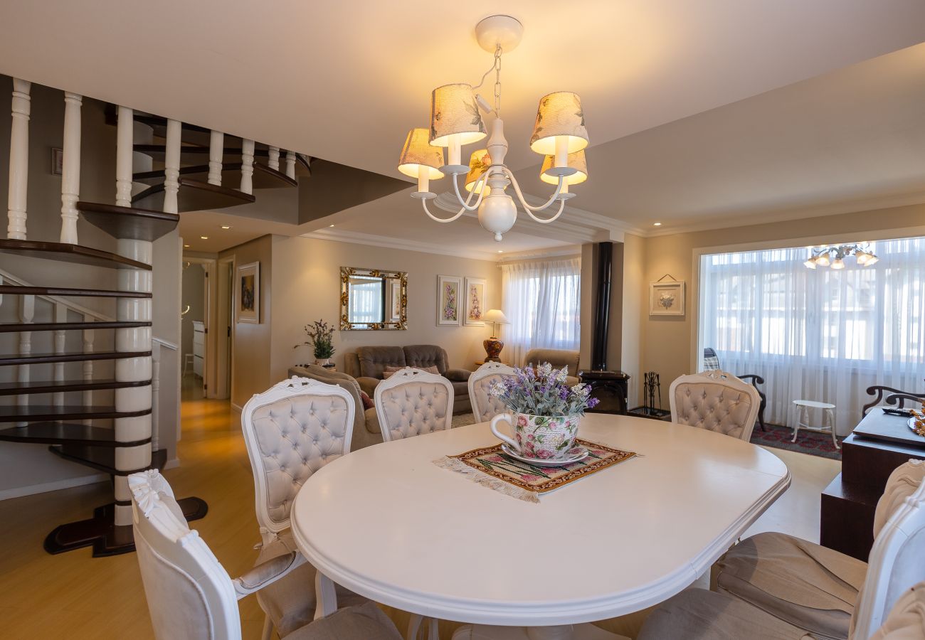 Apartamento em Gramado - DUPLEX, 4 suítes, 2 vagas no coração de Gramado