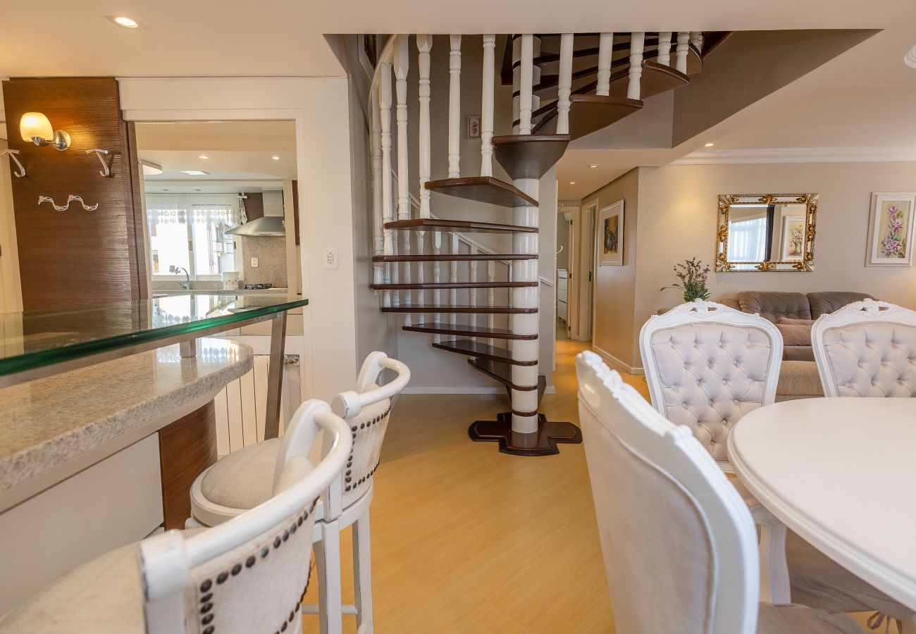 Apartamento em Gramado - DUPLEX, 4 suítes, 2 vagas no coração de Gramado