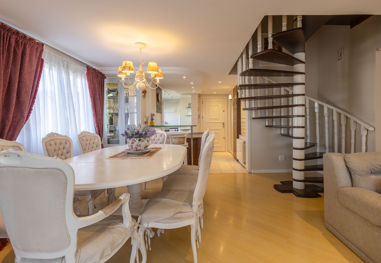 Apartamento em Gramado - DUPLEX, 4 suítes, 2 vagas no coração de Gramado