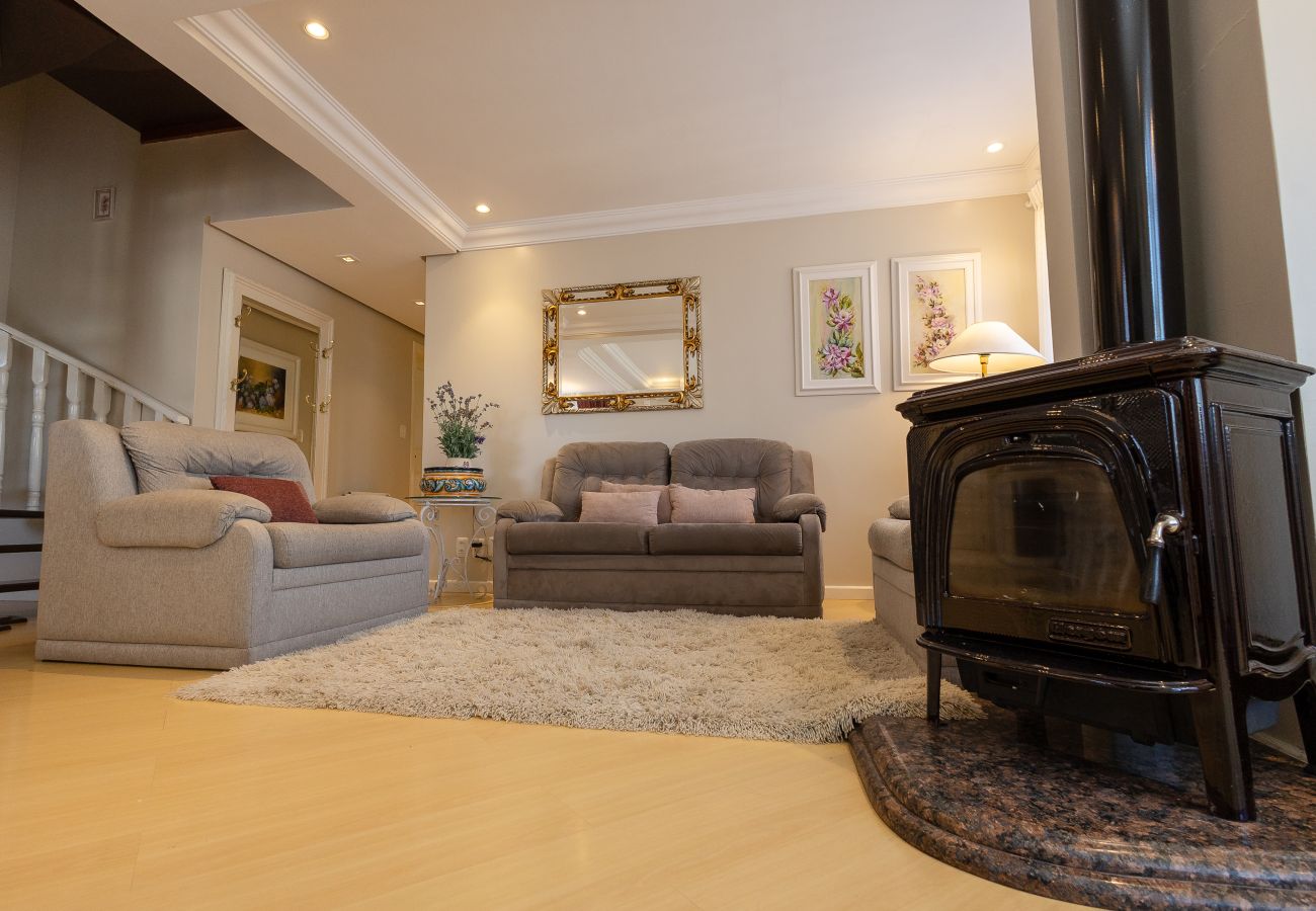 Apartamento em Gramado - DUPLEX, 4 suítes, 2 vagas no coração de Gramado