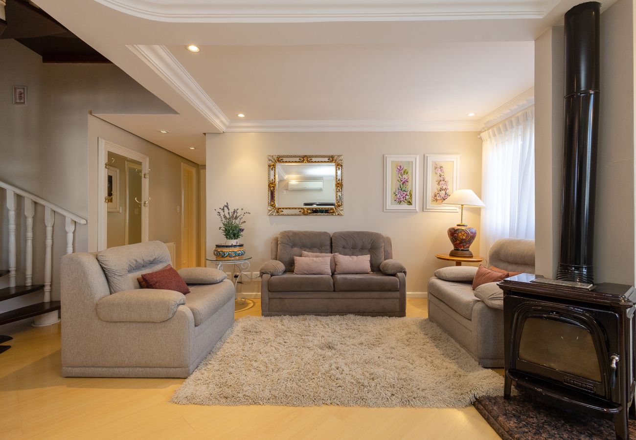 Apartamento em Gramado - DUPLEX, 4 suítes, 2 vagas no coração de Gramado