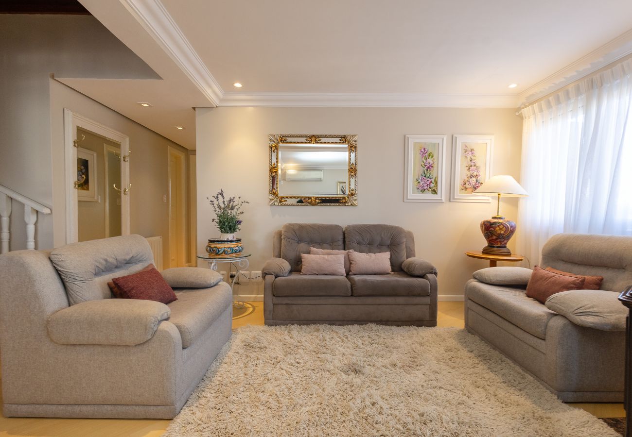 Apartamento em Gramado - DUPLEX, 4 suítes, 2 vagas no coração de Gramado