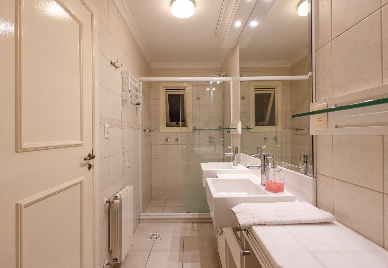 Apartamento em Gramado - DUPLEX, 4 suítes, 2 vagas no coração de Gramado