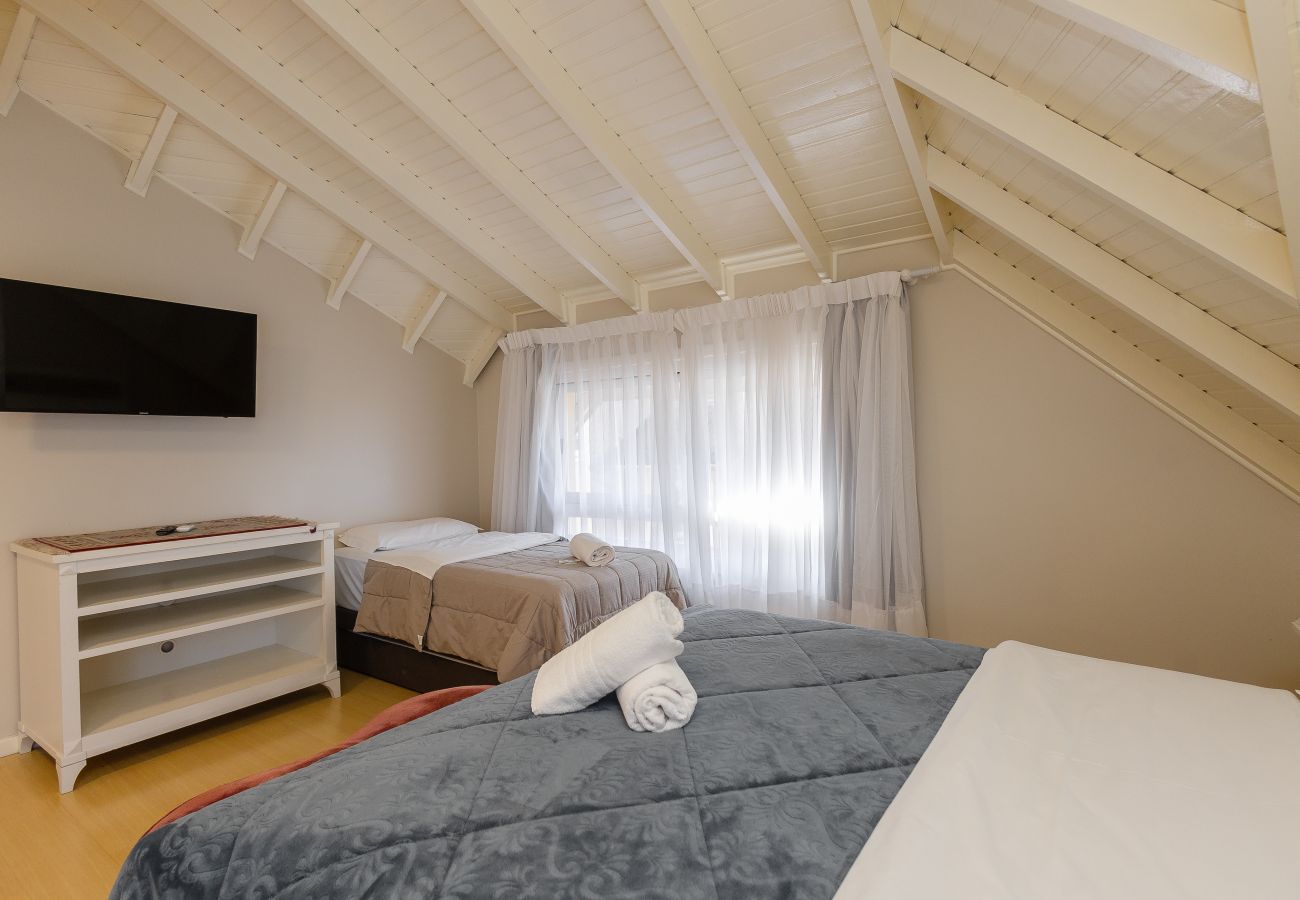 Apartamento em Gramado - DUPLEX, 4 suítes, 2 vagas no coração de Gramado