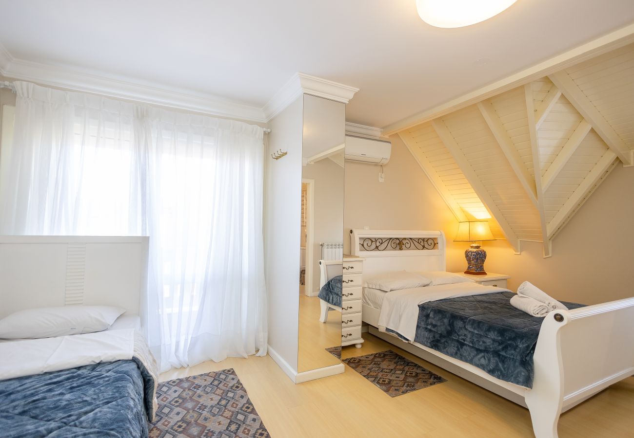 Apartamento em Gramado - DUPLEX, 4 suítes, 2 vagas no coração de Gramado