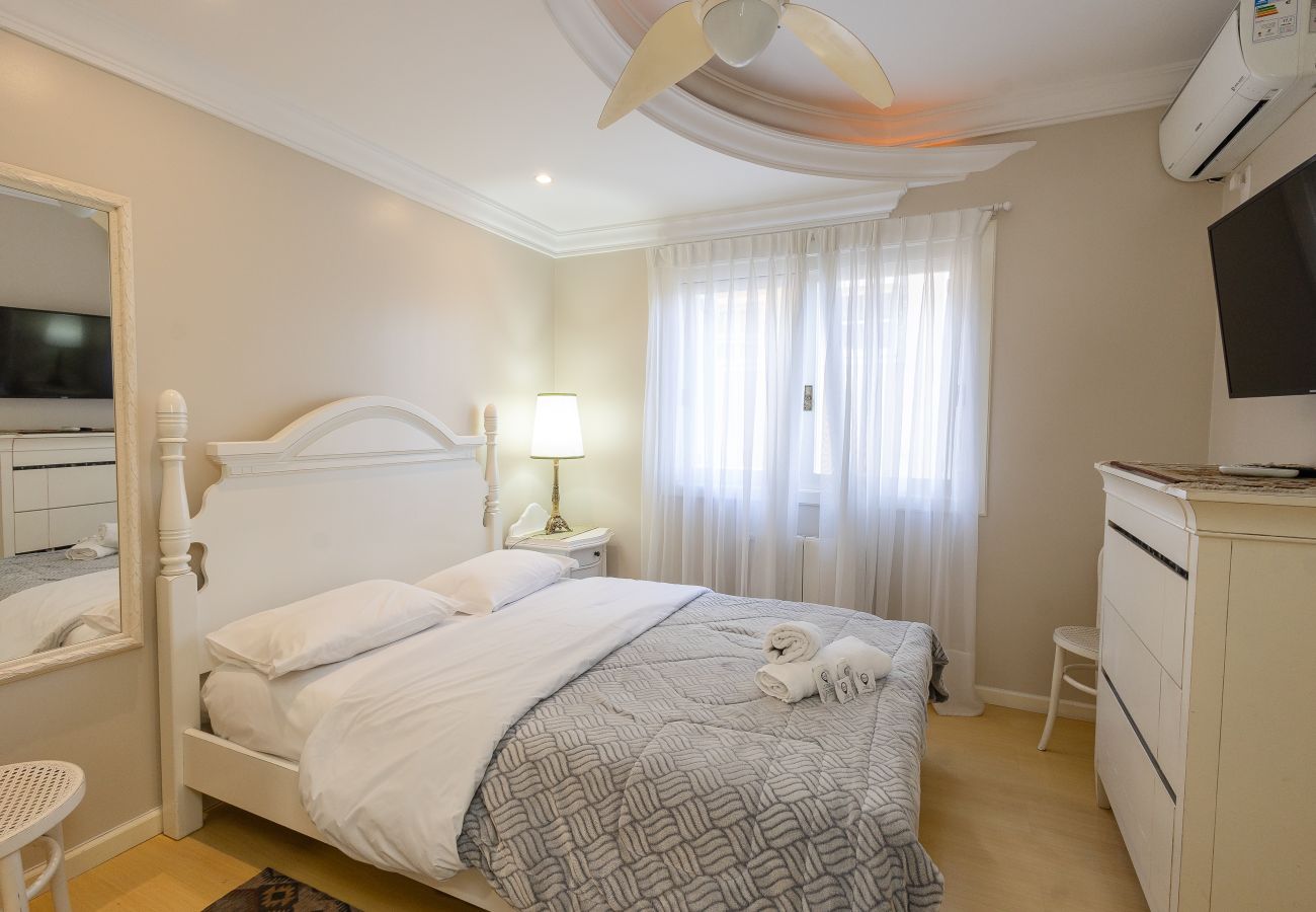 Apartamento em Gramado - DUPLEX, 4 suítes, 2 vagas no coração de Gramado