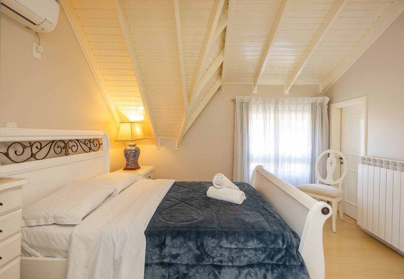 Apartamento em Gramado - DUPLEX, 4 suítes, 2 vagas no coração de Gramado